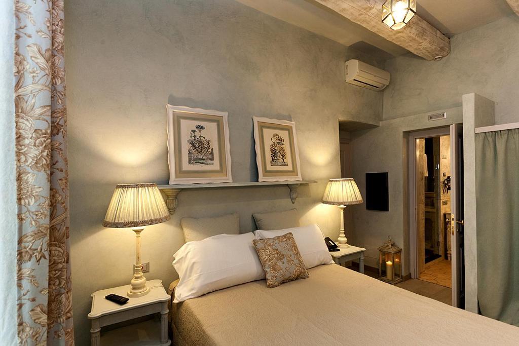 Relais Del Maro Hotel Borgomaro Bagian luar foto