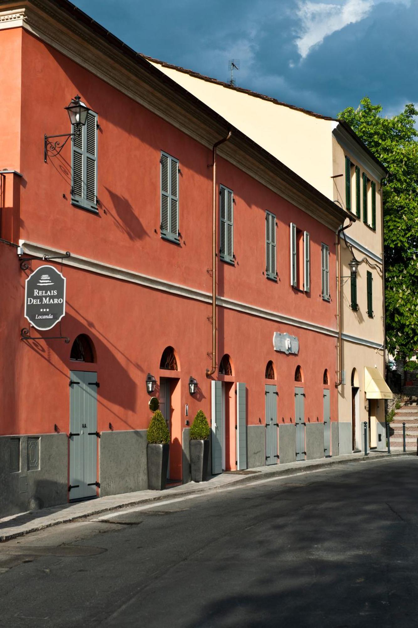 Relais Del Maro Hotel Borgomaro Bagian luar foto