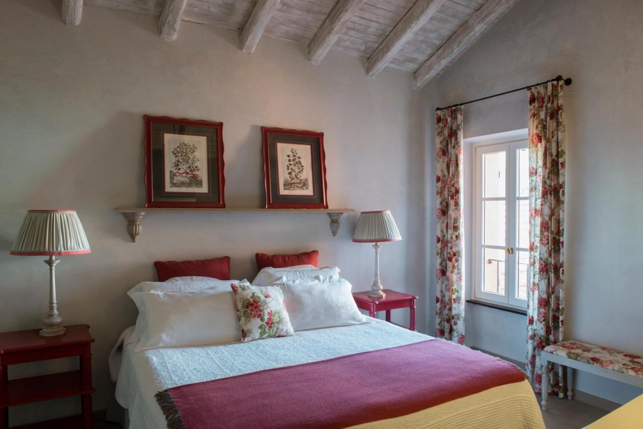 Relais Del Maro Hotel Borgomaro Bagian luar foto